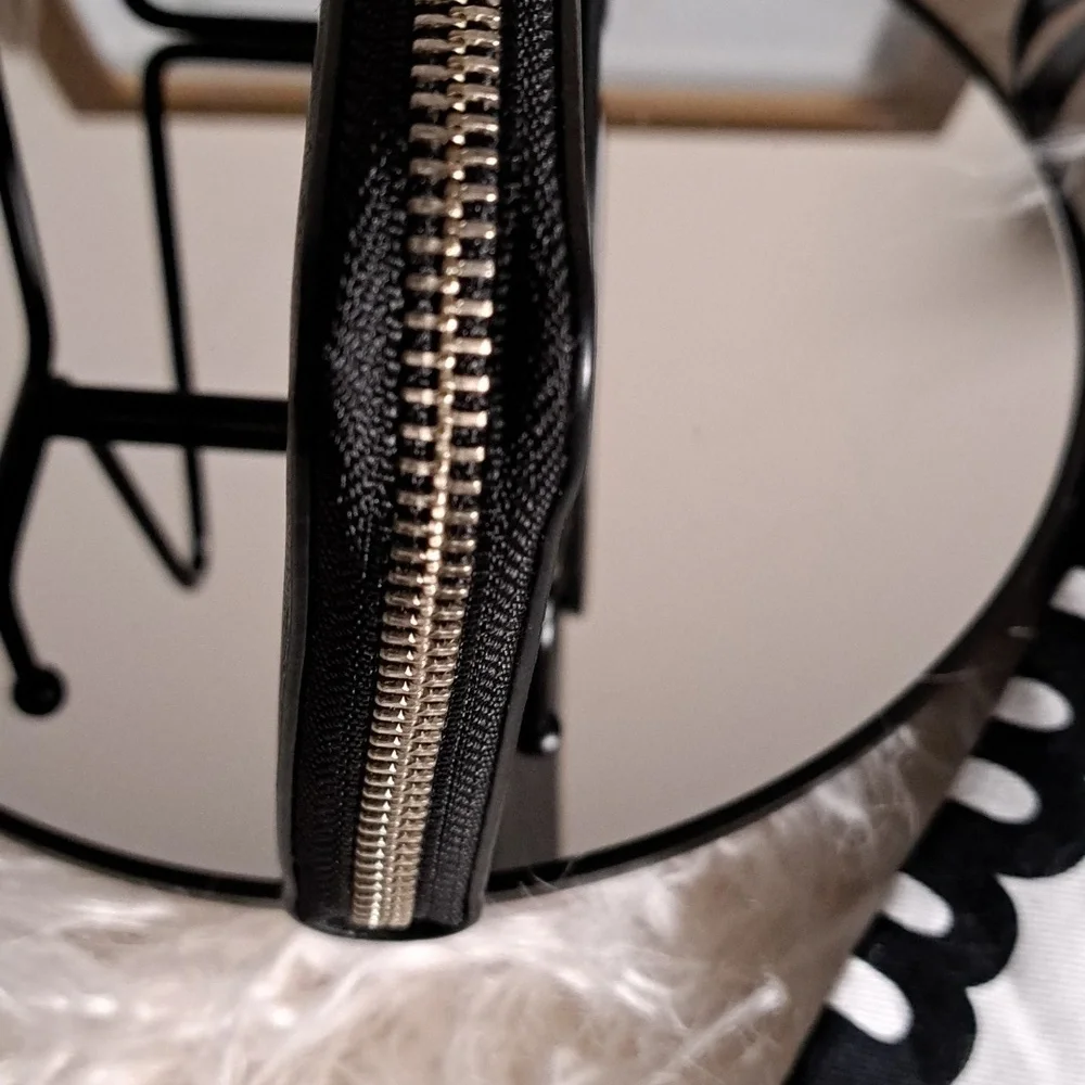 Marc Jacobs NWOTs The Slim Continental Wristlet Wallet